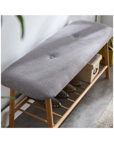 Banc avec assise en tissu gris et structure en bambou