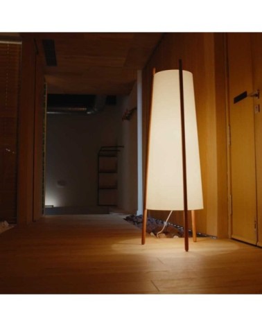 Lampadaire design en bois blanc