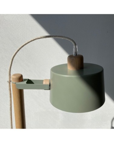 Lampe à poser en chêne et métal laiton