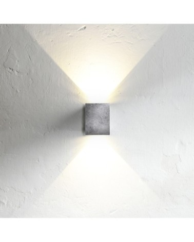 Applique extérieur en métal gris