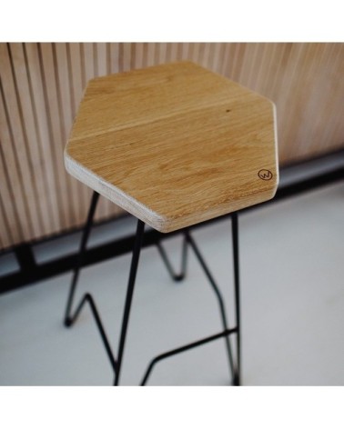 Tabouret bar en chêne massif gravure Wood H65 cm