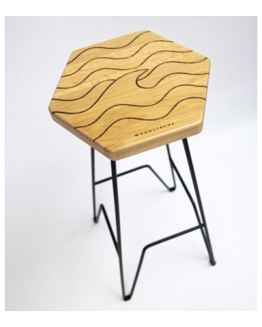 Tabouret bar en chêne massif gravure Wave H79 cm