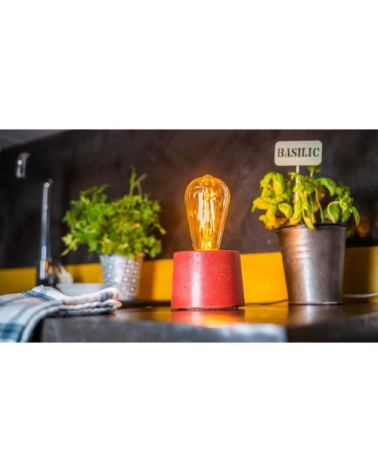 Lampe cylindrique en béton rouge fabrication artisanale