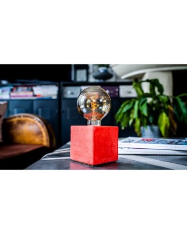 Lampe cube en béton rouge fabrication artisanale
