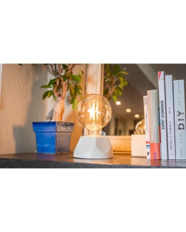 Lampe hexagone en béton beige fabrication artisanale