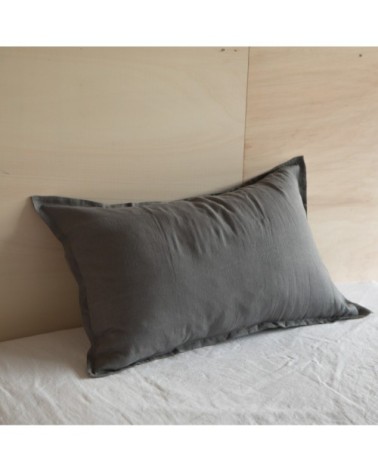 Taie d'oreiller en lin lavé gris foncé 50x75