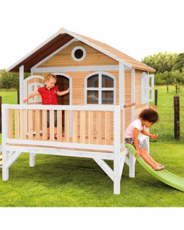 Maisonnette sur pilotis en bois brun/blanc avec toboggan vert